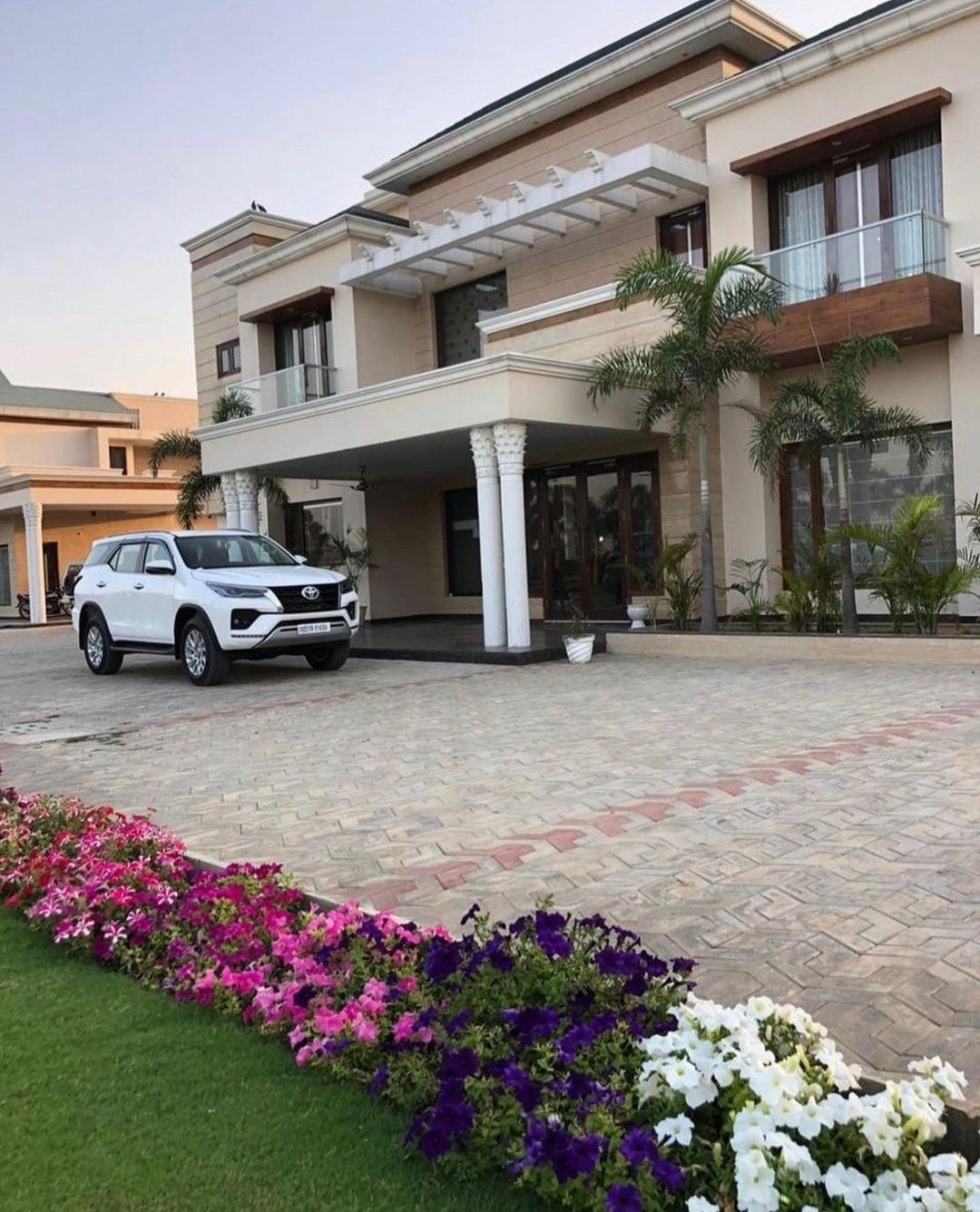 Why ₹15 Cr–₹17 Cr Builder Floors Represent Land-Rich Luxury Living